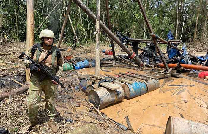 Madre de Dios: Fuerzas del orden destruyen dragas y maquinaria en operativo contra la minería ilegal